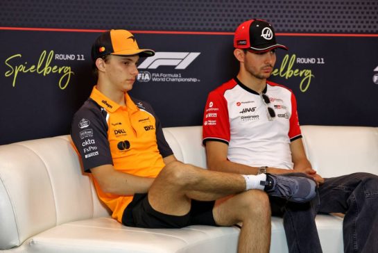 (L to R): Oscar Piastri (AUS) McLaren and Esteban Ocon (FRA) Haas F1 Team in the FIA Press Conference.
26.06.2025. Formula 1 World Championship, Rd 11, Austrian Grand Prix, Spielberg, Austria, Preparation Day.
- www.xpbimages.com, EMail: requests@xpbimages.com © Copyright: Moy / XPB Images