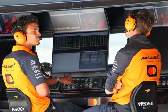(L to R): Lando Norris (GBR) McLaren with William Joseph (GBR) McLaren Race Engineer on the pit gantry.
27.06.2025. Formula 1 World Championship, Rd 11, Austrian Grand Prix, Spielberg, Austria, Practice Day.
- www.xpbimages.com, EMail: requests@xpbimages.com © Copyright: Batchelor / XPB Images
