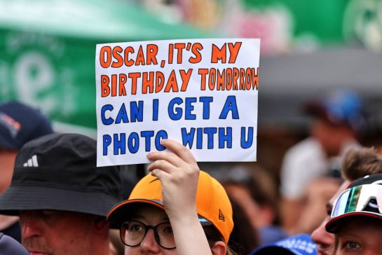 Circuit atmosphere - Oscar Piastri (AUS) McLaren fan at the FanZone Stage.
27.06.2025. Formula 1 World Championship, Rd 11, Austrian Grand Prix, Spielberg, Austria, Practice Day.
- www.xpbimages.com, EMail: requests@xpbimages.com © Copyright: Moy / XPB Images