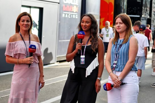 (L to R): Natalie Pinkham (GBR) Sky Sports Presenter with Naomi Schiff (RWA) / (BEL) Sky Sports F1 Presenter and Bernadette Collins (GBR) Sky Sports F1 Strategy Analyst.
27.06.2025. Formula 1 World Championship, Rd 11, Austrian Grand Prix, Spielberg, Austria, Practice Day.
- www.xpbimages.com, EMail: requests@xpbimages.com © Copyright: Moy / XPB Images