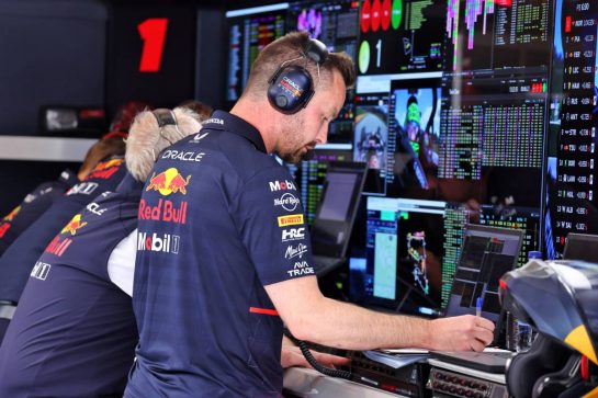Simon Rennie (GBR) Red Bull Racing Race Engineer.
28.06.2025. Formula 1 World Championship, Rd 11, Austrian Grand Prix, Spielberg, Austria, Qualifying Day.
- www.xpbimages.com, EMail: requests@xpbimages.com © Copyright: Moy / XPB Images