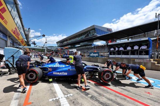 Alexander Albon (THA) Atlassian Williams Racing FW47 in the pits.
28.06.2025. Formula 1 World Championship, Rd 11, Austrian Grand Prix, Spielberg, Austria, Qualifying Day.
- www.xpbimages.com, EMail: requests@xpbimages.com © Copyright: Moy / XPB Images