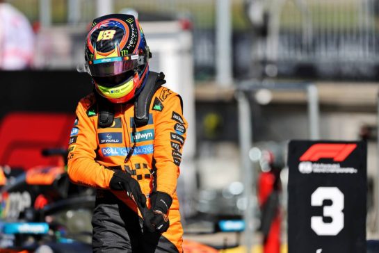 Third placed Oscar Piastri (AUS) McLaren in qualifying parc ferme.
28.06.2025. Formula 1 World Championship, Rd 11, Austrian Grand Prix, Spielberg, Austria, Qualifying Day.
- www.xpbimages.com, EMail: requests@xpbimages.com © Copyright: Charniaux / XPB Images