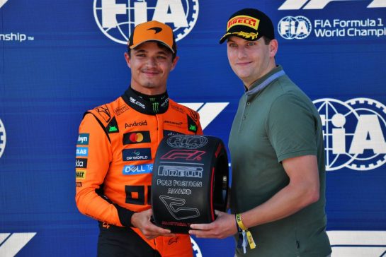 Lando Norris (GBR) McLaren receives the Pirelli Pole Position Award in qualifying parc ferme.
28.06.2025. Formula 1 World Championship, Rd 11, Austrian Grand Prix, Spielberg, Austria, Qualifying Day.
- www.xpbimages.com, EMail: requests@xpbimages.com © Copyright: Batchelor / XPB Images