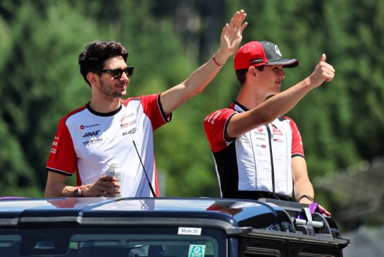 (L to R): Esteban Ocon (FRA) Haas F1 Team and Oliver Bearman (GBR) Haas F1 Team on the drivers' parade.
29.06.2025. Formula 1 World Championship, Rd 11, Austrian Grand Prix, Spielberg, Austria, Race Day.
- www.xpbimages.com, EMail: requests@xpbimages.com © Copyright: Moy / XPB Images