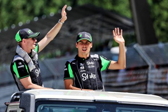 (L to R): Nico Hulkenberg (GER) Sauber and Gabriel Bortoleto (BRA) Sauber on the drivers' parade.
29.06.2025. Formula 1 World Championship, Rd 11, Austrian Grand Prix, Spielberg, Austria, Race Day.
- www.xpbimages.com, EMail: requests@xpbimages.com © Copyright: Moy / XPB Images