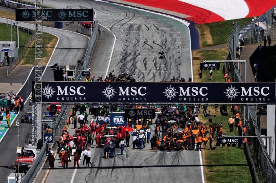 The grid after the start was aborted.
29.06.2025. Formula 1 World Championship, Rd 11, Austrian Grand Prix, Spielberg, Austria, Race Day.
- www.xpbimages.com, EMail: requests@xpbimages.com © Copyright: Batchelor / XPB Images
