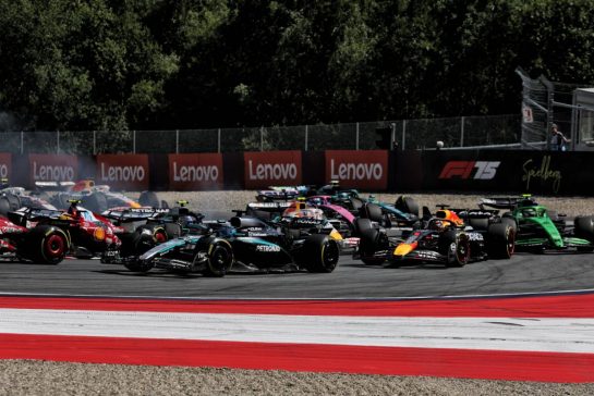 Andrea Kimi Antonelli (ITA) Mercedes AMG F1 W16 crashes into Max Verstappen (NLD) Red Bull Racing RB21 at the start of the race.
29.06.2025. Formula 1 World Championship, Rd 11, Austrian Grand Prix, Spielberg, Austria, Race Day.
- www.xpbimages.com, EMail: requests@xpbimages.com © Copyright: Charniaux / XPB Images