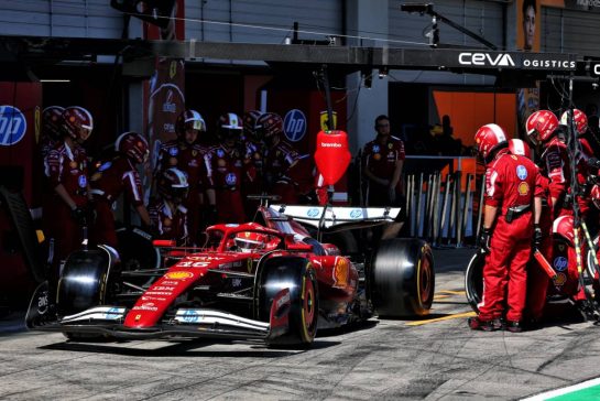 Charles Leclerc (MON) Ferrari SF-25 makes a pit stop.
29.06.2025. Formula 1 World Championship, Rd 11, Austrian Grand Prix, Spielberg, Austria, Race Day.
- www.xpbimages.com, EMail: requests@xpbimages.com © Copyright: Batchelor / XPB Images
