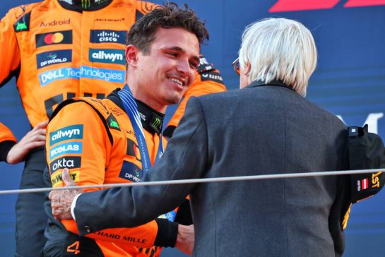 Race winner Lando Norris (GBR) McLaren celebrates on the podium with Bernie Ecclestone (GBR).
29.06.2025. Formula 1 World Championship, Rd 11, Austrian Grand Prix, Spielberg, Austria, Race Day.
- www.xpbimages.com, EMail: requests@xpbimages.com © Copyright: Batchelor / XPB Images