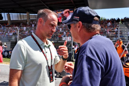 (L to R): Oliver Mintzlaff (GER) Red Bull Managing Director with Gerhard Berger (AUT) on the grid.
29.06.2025. Formula 1 World Championship, Rd 11, Austrian Grand Prix, Spielberg, Austria, Race Day.
- www.xpbimages.com, EMail: requests@xpbimages.com © Copyright: Moy / XPB Images