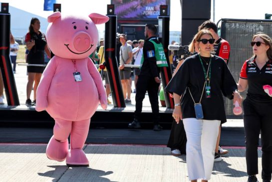 Percy Pig (GBR) Fruit Gum.
03.07.2025. Formula 1 World Championship, Rd 12, British Grand Prix, Silverstone, England, Preparation Day.
- www.xpbimages.com, EMail: requests@xpbimages.com © Copyright: Rew / XPB Images