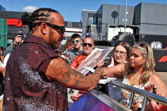 Lewis Hamilton (GBR) Ferrari with fans.
03.07.2025. Formula 1 World Championship, Rd 12, British Grand Prix, Silverstone, England, Preparation Day.
- www.xpbimages.com, EMail: requests@xpbimages.com © Copyright: Moy / XPB Images