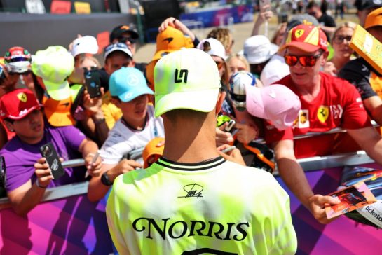 Lando Norris (GBR) McLaren with fans.
03.07.2025. Formula 1 World Championship, Rd 12, British Grand Prix, Silverstone, England, Preparation Day.
- www.xpbimages.com, EMail: requests@xpbimages.com © Copyright: Bearne / XPB Images