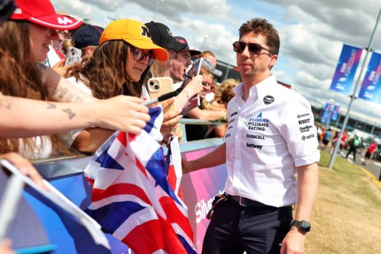 James Vowles (GBR) Atlassian Williams Racing Team Principal with fans.
03.07.2025. Formula 1 World Championship, Rd 12, British Grand Prix, Silverstone, England, Preparation Day.
- www.xpbimages.com, EMail: requests@xpbimages.com © Copyright: Bearne / XPB Images