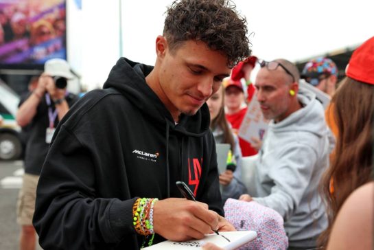 Lando Norris (GBR) McLaren with fans.
04.07.2025. Formula 1 World Championship, Rd 12, British Grand Prix, Silverstone, England, Practice Day.
- www.xpbimages.com, EMail: requests@xpbimages.com © Copyright: Rew / XPB Images
