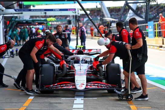 Oliver Bearman (GBR) Haas VF-25.
04.07.2025. Formula 1 World Championship, Rd 12, British Grand Prix, Silverstone, England, Practice Day.
- www.xpbimages.com, EMail: requests@xpbimages.com © Copyright: Batchelor / XPB Images