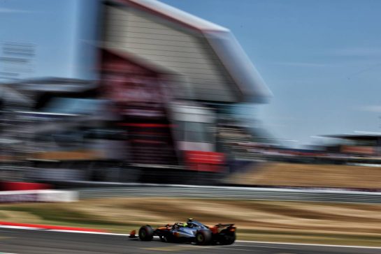 Lando Norris (GBR) McLaren MCL39.
04.07.2025. Formula 1 World Championship, Rd 12, British Grand Prix, Silverstone, England, Practice Day.
- www.xpbimages.com, EMail: requests@xpbimages.com © Copyright: Moy / XPB Images