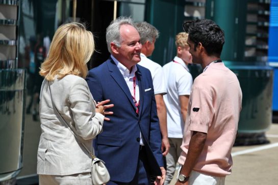 Tim Mayer (USA) FIA Forward with his wife Katie Kennedy Mayer (USA) and Lawrence Barretto (GBR) F1 Presenter.
04.07.2025. Formula 1 World Championship, Rd 12, British Grand Prix, Silverstone, England, Practice Day.
- www.xpbimages.com, EMail: requests@xpbimages.com © Copyright: Moy / XPB Images