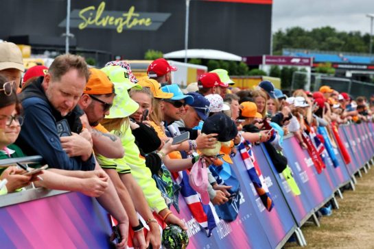 Circuit atmosphere - fans.
05.07.2025. Formula 1 World Championship, Rd 12, British Grand Prix, Silverstone, England, Qualifying Day.
- www.xpbimages.com, EMail: requests@xpbimages.com © Copyright: Moy / XPB Images