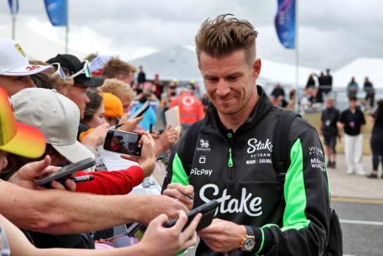 Nico Hulkenberg (GER) Sauber with fans.
05.07.2025. Formula 1 World Championship, Rd 12, British Grand Prix, Silverstone, England, Qualifying Day.
- www.xpbimages.com, EMail: requests@xpbimages.com © Copyright: Moy / XPB Images