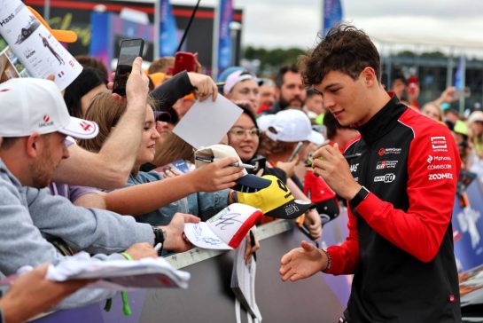 Oliver Bearman (GBR) Haas F1 Team with fans.
05.07.2025. Formula 1 World Championship, Rd 12, British Grand Prix, Silverstone, England, Qualifying Day.
- www.xpbimages.com, EMail: requests@xpbimages.com © Copyright: Moy / XPB Images