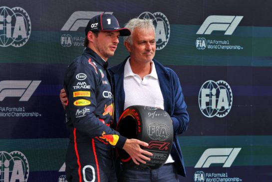 (L to R): Max Verstappen (NLD) Red Bull Racing receives the Pirelli Pole Position Award from Jose Mourinho (POR) Football Manager in qualifying parc ferme.
05.07.2025. Formula 1 World Championship, Rd 12, British Grand Prix, Silverstone, England, Qualifying Day.
- www.xpbimages.com, EMail: requests@xpbimages.com © Copyright: Moy / XPB Images
