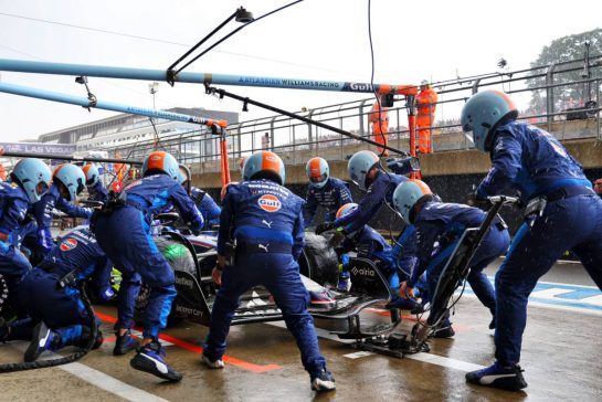 Alexander Albon (THA) Atlassian Williams Racing FW47 makes a pit stop.
06.07.2025. Formula 1 World Championship, Rd 12, British Grand Prix, Silverstone, England, Race Day.
- www.xpbimages.com, EMail: requests@xpbimages.com © Copyright: Batchelor / XPB Images