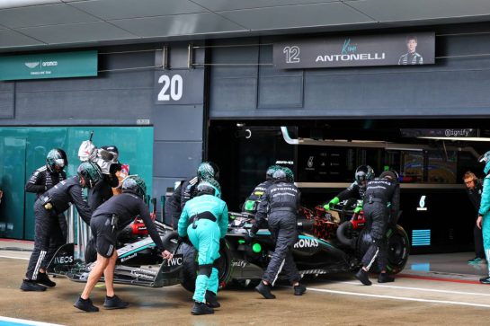 Andrea Kimi Antonelli (ITA) Mercedes AMG F1 W16 retired from the race.
06.07.2025. Formula 1 World Championship, Rd 12, British Grand Prix, Silverstone, England, Race Day.
- www.xpbimages.com, EMail: requests@xpbimages.com © Copyright: Batchelor / XPB Images