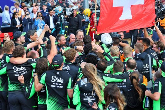 Nico Hulkenberg (GER) Sauber celebrates his third position in parc ferme.
06.07.2025. Formula 1 World Championship, Rd 12, British Grand Prix, Silverstone, England, Race Day.
- www.xpbimages.com, EMail: requests@xpbimages.com © Copyright: Batchelor / XPB Images