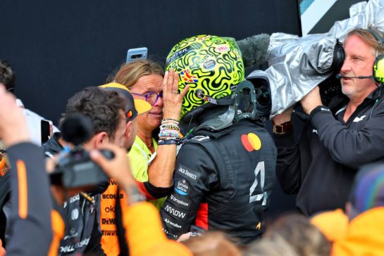 Race winner Lando Norris (GBR) McLaren celebrates with his mother Cisca Wauman (BEL) in parc ferme.
06.07.2025. Formula 1 World Championship, Rd 12, British Grand Prix, Silverstone, England, Race Day.
- www.xpbimages.com, EMail: requests@xpbimages.com © Copyright: Batchelor / XPB Images
