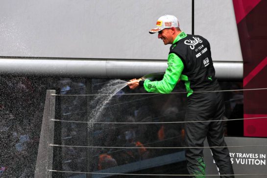 Nico Hulkenberg (GER) Sauber celebrates his third position on the podium.
06.07.2025. Formula 1 World Championship, Rd 12, British Grand Prix, Silverstone, England, Race Day.
- www.xpbimages.com, EMail: requests@xpbimages.com © Copyright: Batchelor / XPB Images
