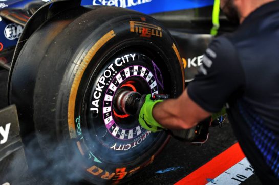 Atlassian Williams Racing practice a pit stop.
24.07.2025. Formula 1 World Championship, Rd 13, Belgian Grand Prix, Spa Francorchamps, Belgium, Preparation Day.
- www.xpbimages.com, EMail: requests@xpbimages.com © Copyright: Bearne / XPB Images