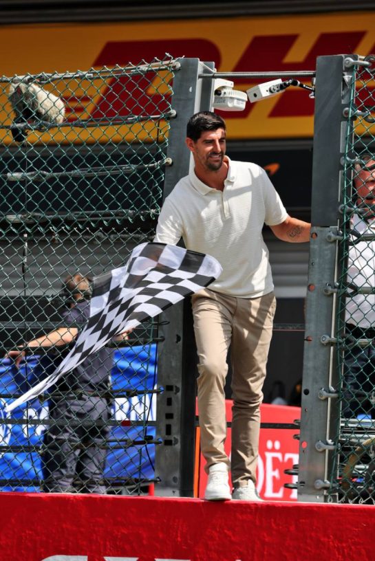 Thibaut Courtois (BEL) Real Madrid Goalkeeper waves the takes the chequered flag at the end of Sprint.
26.07.2025. Formula 1 World Championship, Rd 13, Belgian Grand Prix, Spa Francorchamps, Belgium, Sprint and Qualifying Day.
- www.xpbimages.com, EMail: requests@xpbimages.com © Copyright: Moy / XPB Images
