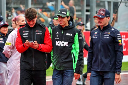 (L to R): Oliver Bearman (GBR) Haas F1 Team; Gabriel Bortoleto (BRA) Sauber; and Max Verstappen (NLD) Red Bull Racing, on the drivers' parade.
27.07.2025. Formula 1 World Championship, Rd 13, Belgian Grand Prix, Spa Francorchamps, Belgium, Race Day.
- www.xpbimages.com, EMail: requests@xpbimages.com © Copyright: Moy / XPB Images