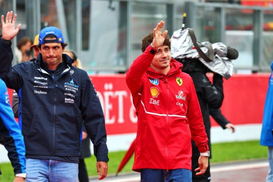 (L to R): Carlos Sainz (ESP) Atlassian Williams Racing and Charles Leclerc (MON) Ferrari on the drivers' parade.
27.07.2025. Formula 1 World Championship, Rd 13, Belgian Grand Prix, Spa Francorchamps, Belgium, Race Day.
- www.xpbimages.com, EMail: requests@xpbimages.com © Copyright: Batchelor / XPB Images