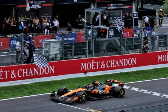 Race winner Oscar Piastri (AUS) McLaren MCL39 takes the chequered flag at the end of the race, waved by Jacky Ickx (BEL).
27.07.2025. Formula 1 World Championship, Rd 13, Belgian Grand Prix, Spa Francorchamps, Belgium, Race Day.
- www.xpbimages.com, EMail: requests@xpbimages.com © Copyright: Moy / XPB Images