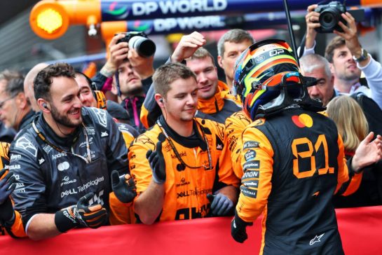 Race winner Oscar Piastri (AUS) McLaren celebrates in parc ferme with the team.
27.07.2025. Formula 1 World Championship, Rd 13, Belgian Grand Prix, Spa Francorchamps, Belgium, Race Day.
- www.xpbimages.com, EMail: requests@xpbimages.com © Copyright: Batchelor / XPB Images