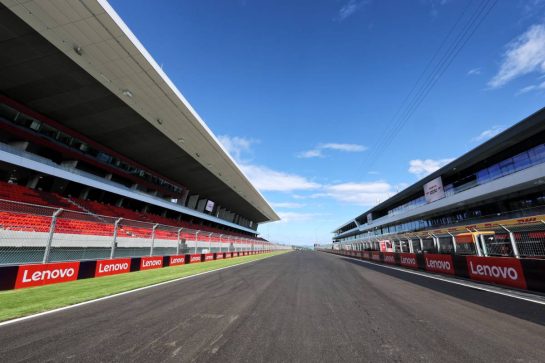 Circuit atmosphere - new pit buildings and grandstand on the start / finish straight.
31.07.2025. Formula 1 World Championship, Rd 14, Hungarian Grand Prix, Budapest, Hungary, Preparation Day.
- www.xpbimages.com, EMail: requests@xpbimages.com © Copyright: Moy / XPB Images