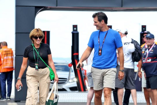 (L to R): Ann Neal (GBR) with her husband Mark Webber (AUS) Channel 4 Presenter / Driver Manager.
01.08.2025. Formula 1 World Championship, Rd 14, Hungarian Grand Prix, Budapest, Hungary, Practice Day.
- www.xpbimages.com, EMail: requests@xpbimages.com © Copyright: Bearne / XPB Images