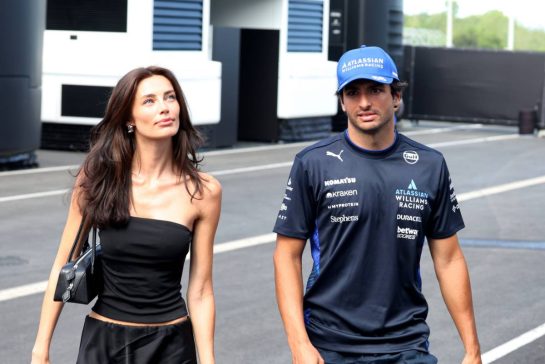 (L to R): Rebecca Donaldson (GBR) with her boyfriend Carlos Sainz (ESP) Atlassian Williams Racing.
02.08.2025. Formula 1 World Championship, Rd 14, Hungarian Grand Prix, Budapest, Hungary, Qualifying Day.
- www.xpbimages.com, EMail: requests@xpbimages.com © Copyright: Bearne / XPB Images