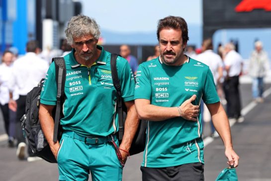 (L to R): Edoardo Bendinelli (ITA) Aston Martin F1 Team Personal Trainer with Fernando Alonso (ESP) Aston Martin F1 Team.
02.08.2025. Formula 1 World Championship, Rd 14, Hungarian Grand Prix, Budapest, Hungary, Qualifying Day.
- www.xpbimages.com, EMail: requests@xpbimages.com © Copyright: Bearne / XPB Images