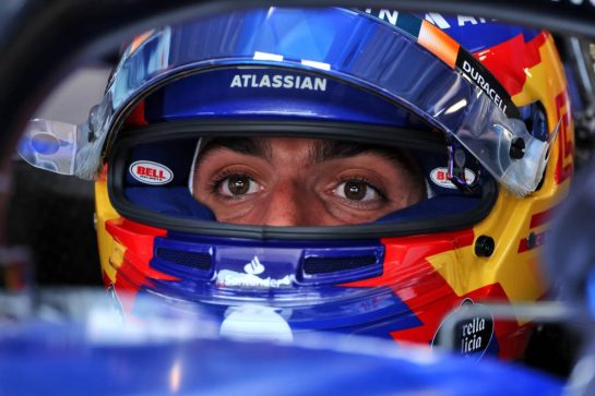 Carlos Sainz (ESP) Atlassian Williams Racing FW47.
02.08.2025. Formula 1 World Championship, Rd 14, Hungarian Grand Prix, Budapest, Hungary, Qualifying Day.
- www.xpbimages.com, EMail: requests@xpbimages.com © Copyright: Moy / XPB Images
