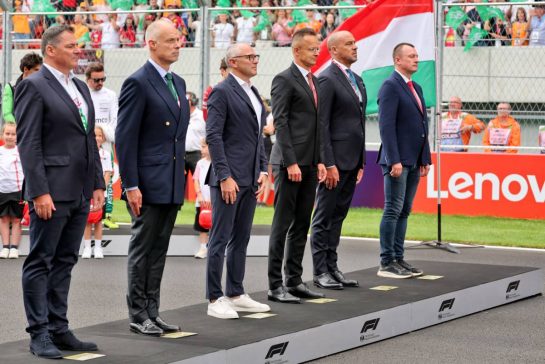 Stefano Domenicali (ITA) Formula One President and CEO with dignitaries as the grid observes the national anthem.
03.08.2025. Formula 1 World Championship, Rd 14, Hungarian Grand Prix, Budapest, Hungary, Race Day.
- www.xpbimages.com, EMail: requests@xpbimages.com © Copyright: Moy / XPB Images