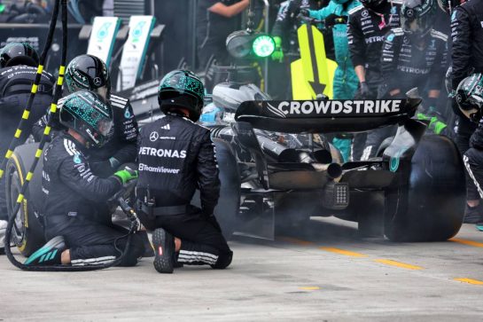 George Russell (GBR) Mercedes AMG F1 W16 makes a pit stop.
03.08.2025. Formula 1 World Championship, Rd 14, Hungarian Grand Prix, Budapest, Hungary, Race Day.
- www.xpbimages.com, EMail: requests@xpbimages.com © Copyright: Bearne / XPB Images