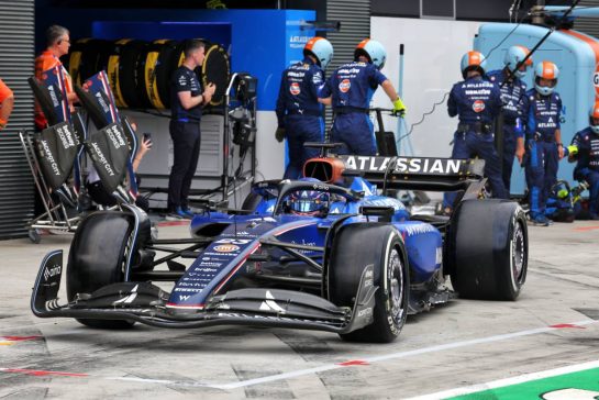 Alexander Albon (THA) Atlassian Williams Racing FW47 makes a pit stop.
03.08.2025. Formula 1 World Championship, Rd 14, Hungarian Grand Prix, Budapest, Hungary, Race Day.
- www.xpbimages.com, EMail: requests@xpbimages.com © Copyright: Bearne / XPB Images