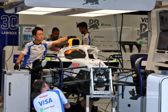 Racing Bulls VCARB 02 being prepared in the pit garage.
28.08.2025. Formula 1 World Championship, Rd 15, Dutch Grand Prix, Zandvoort, Netherlands, Preparation Day.
- www.xpbimages.com, EMail: requests@xpbimages.com © Copyright: Moy / XPB Images