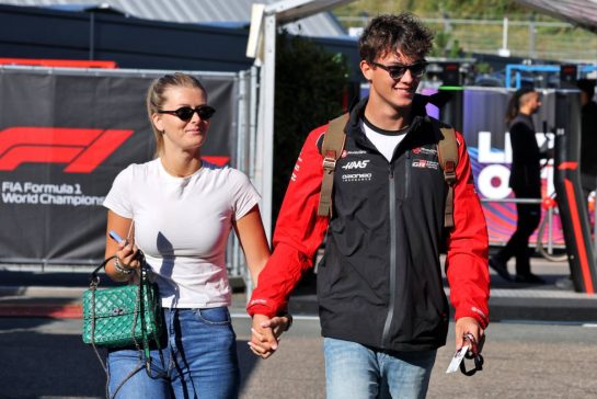 Oliver Bearman (GBR) Haas F1 Team (Right) with his girlfriend Alicia Torriani.
29.08.2025. Formula 1 World Championship, Rd 15, Dutch Grand Prix, Zandvoort, Netherlands, Practice Day.
- www.xpbimages.com, EMail: requests@xpbimages.com © Copyright: Moy / XPB Images