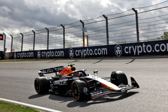 Max Verstappen (NLD) Red Bull Racing RB21.
29.08.2025. Formula 1 World Championship, Rd 15, Dutch Grand Prix, Zandvoort, Netherlands, Practice Day.
- www.xpbimages.com, EMail: requests@xpbimages.com © Copyright: Bearne / XPB Images