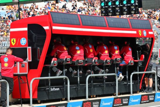 Ferrari pit gantry.
29.08.2025. Formula 1 World Championship, Rd 15, Dutch Grand Prix, Zandvoort, Netherlands, Practice Day.
- www.xpbimages.com, EMail: requests@xpbimages.com © Copyright: Batchelor / XPB Images